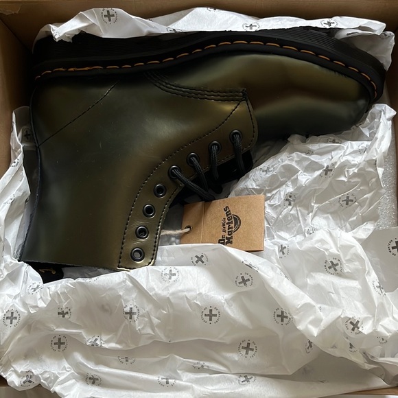 Doc Martens 1460 Pascal Gold Chroma #26233710 Black boots US Mens 10 Womens 11 - Picture 3 of 5